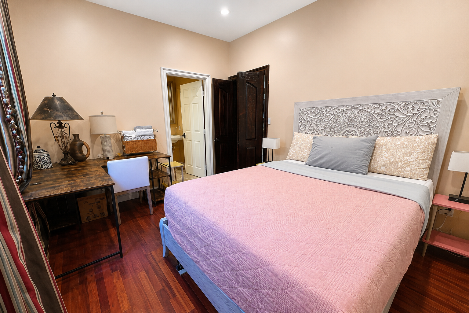 Spacious 800 Sq Ft Private Suite + Washer photo 2