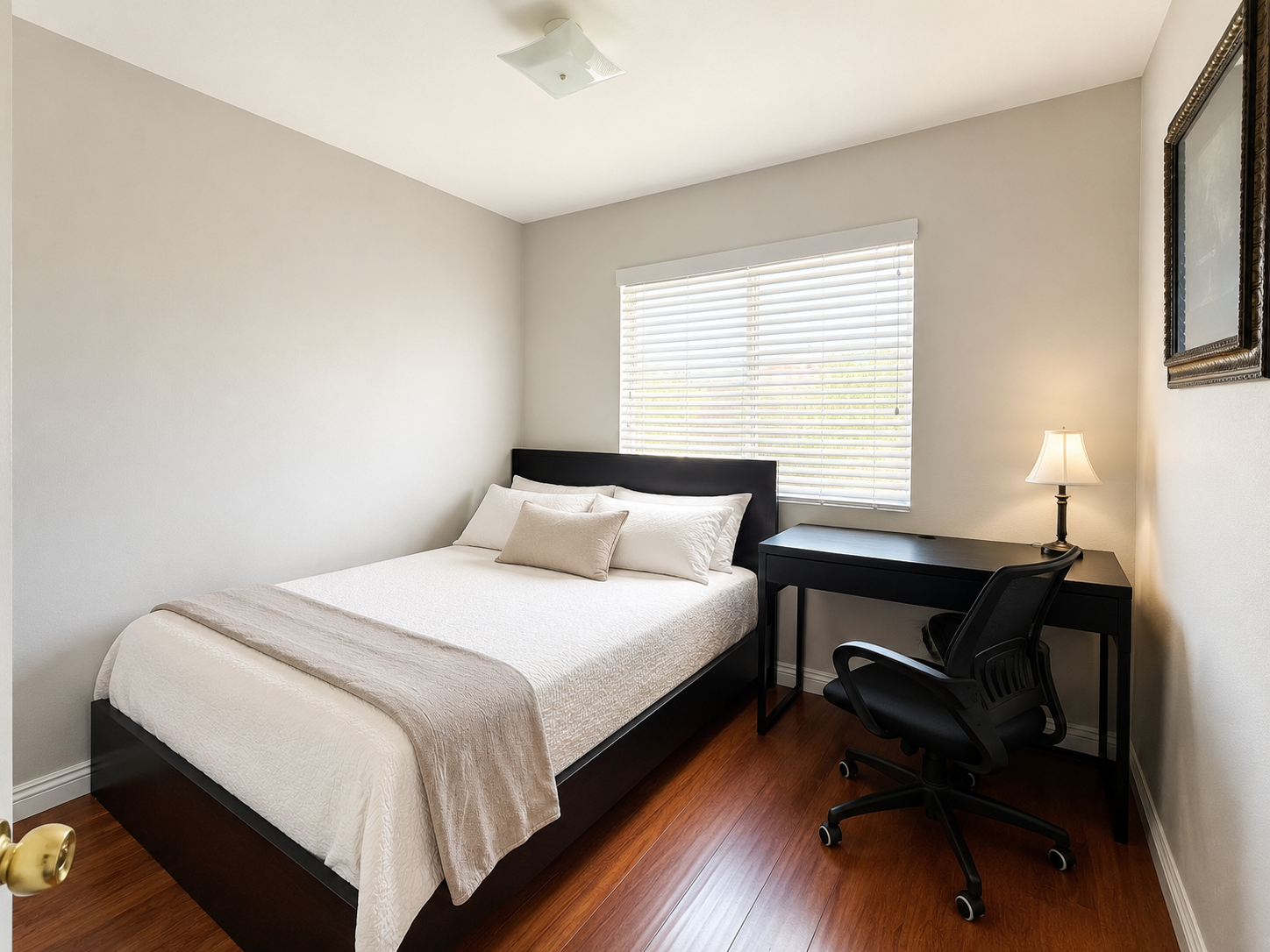 Quiet Queen Room + Desk · 10 Min to Cal Poly photo 1