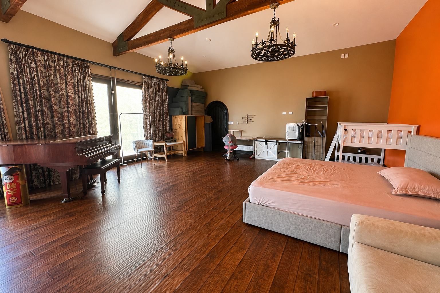 Huge 1,000 Sq Ft Private Suite + Parking photo 3
