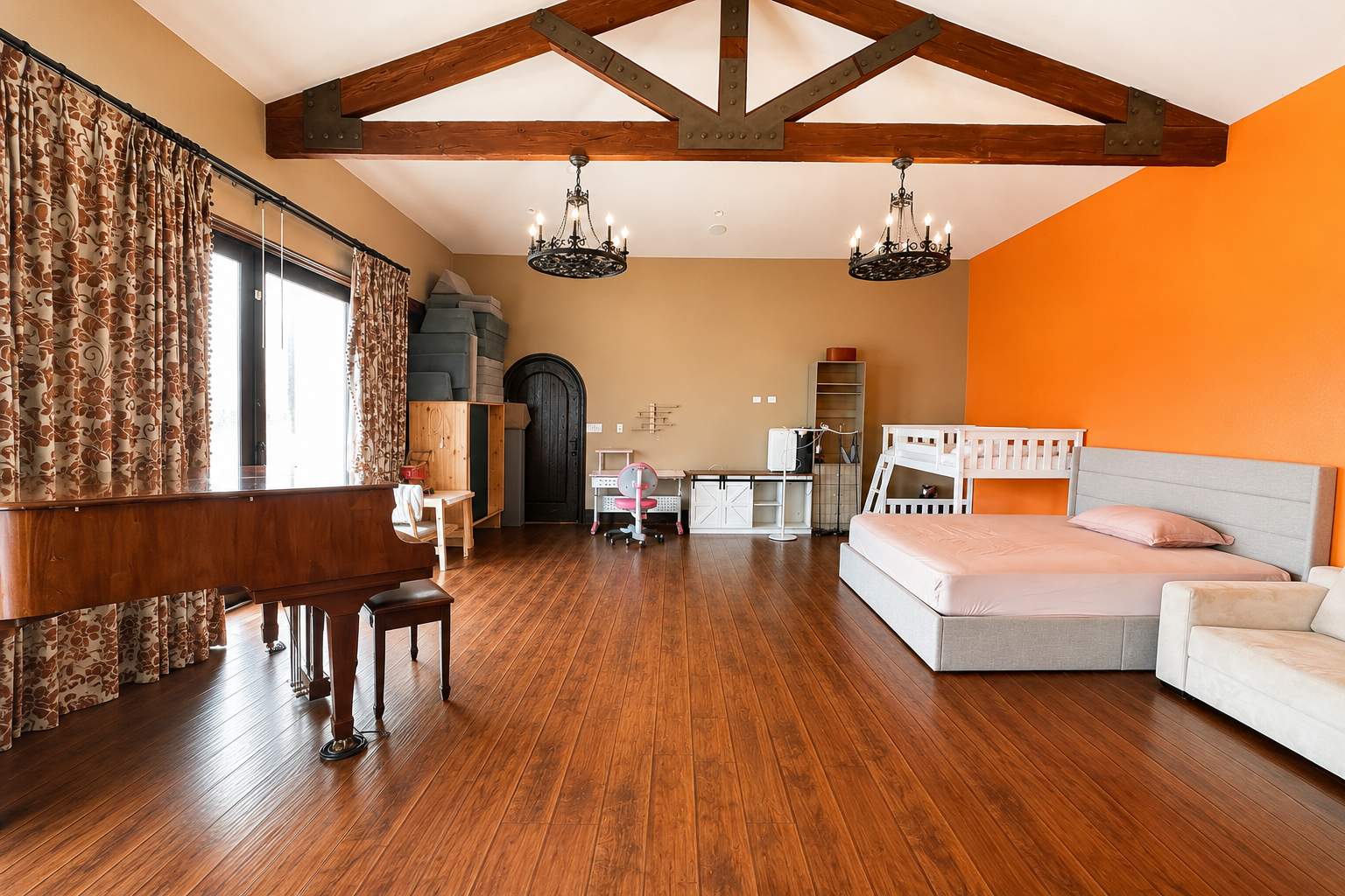 Huge 1,000 Sq Ft Private Suite + Parking photo 4