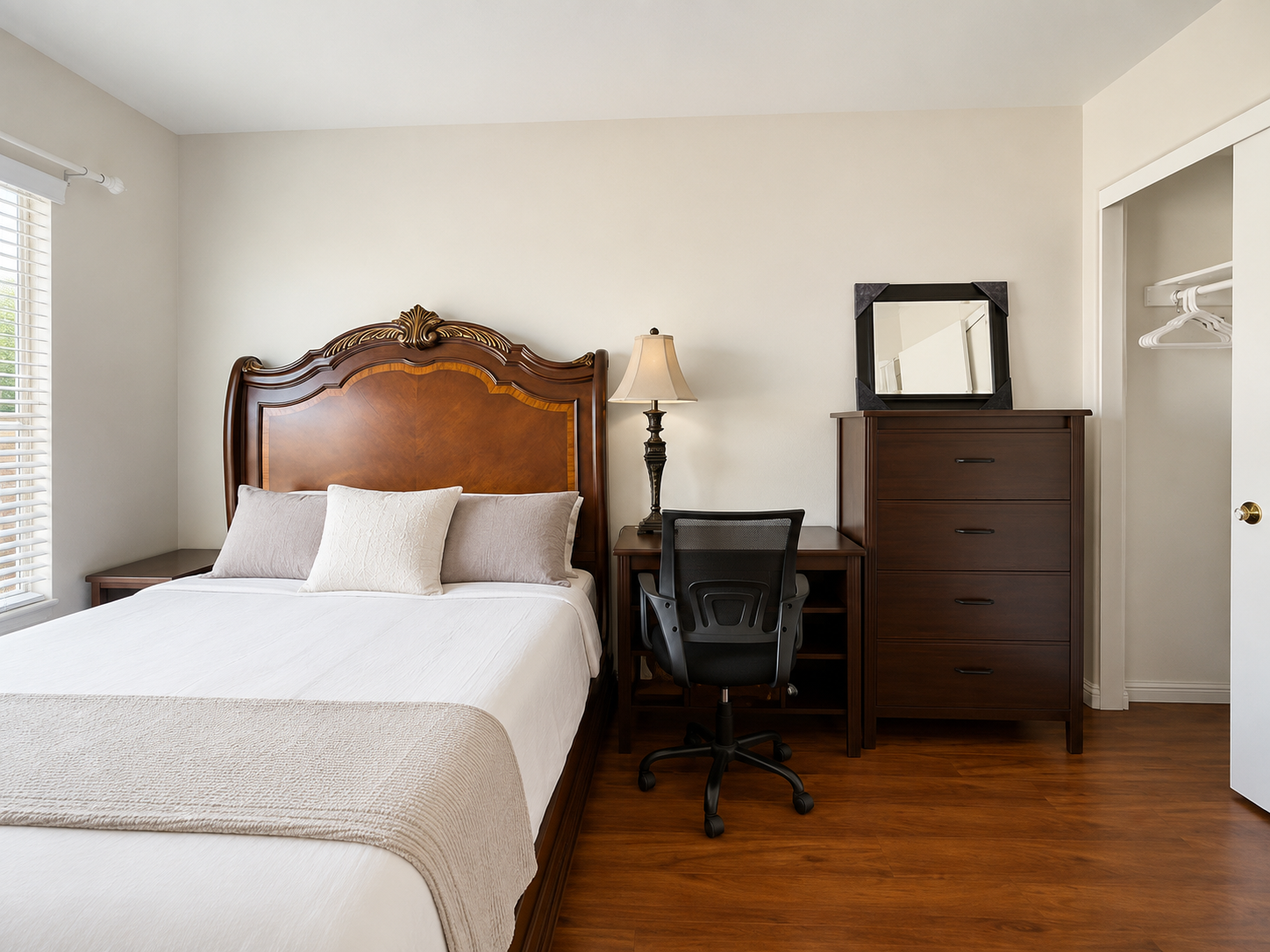 Large Queen Room + Desk · 10 Min to Cal Poly photo 1