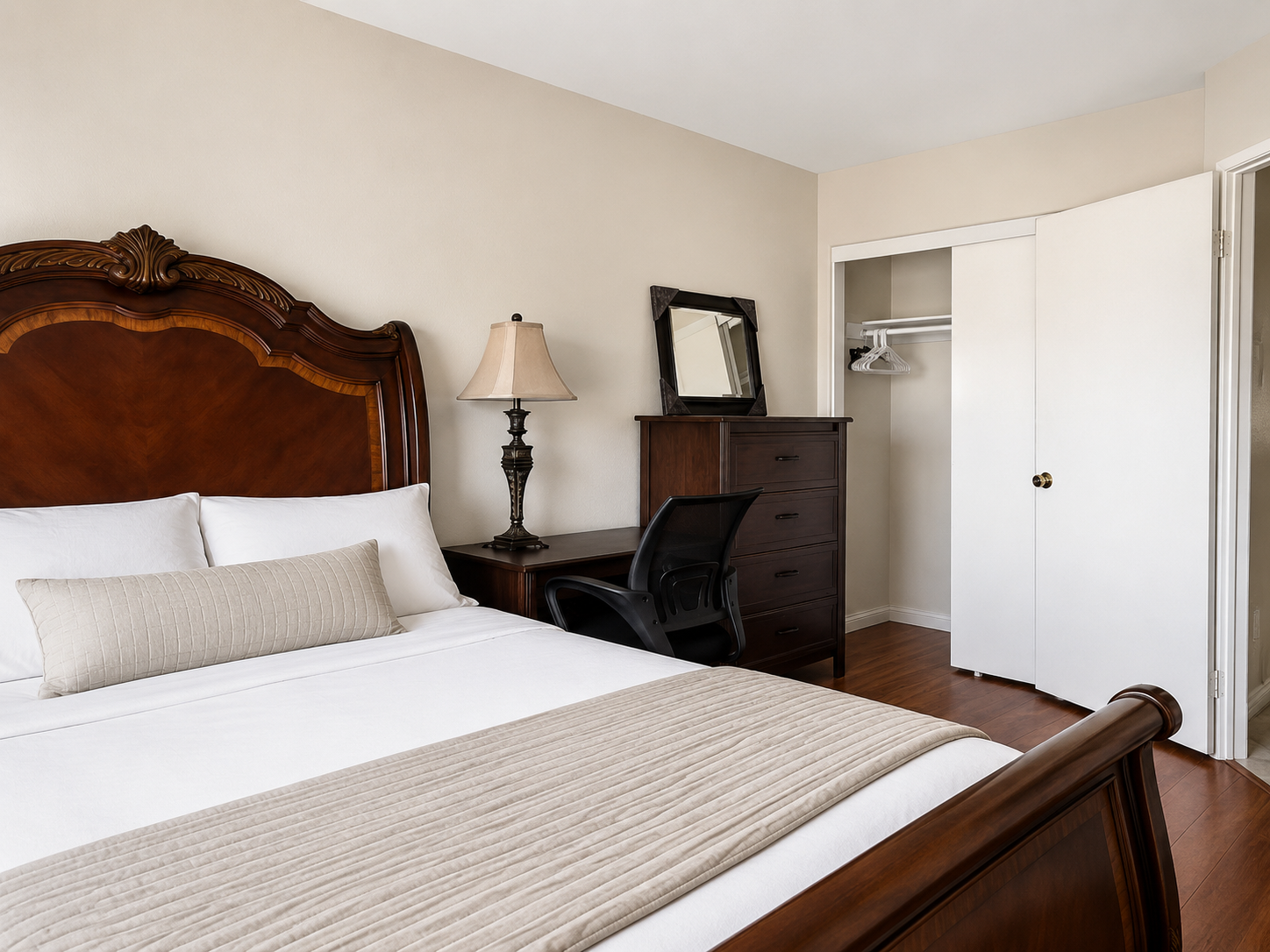 Large Queen Room + Desk · 10 Min to Cal Poly photo 2